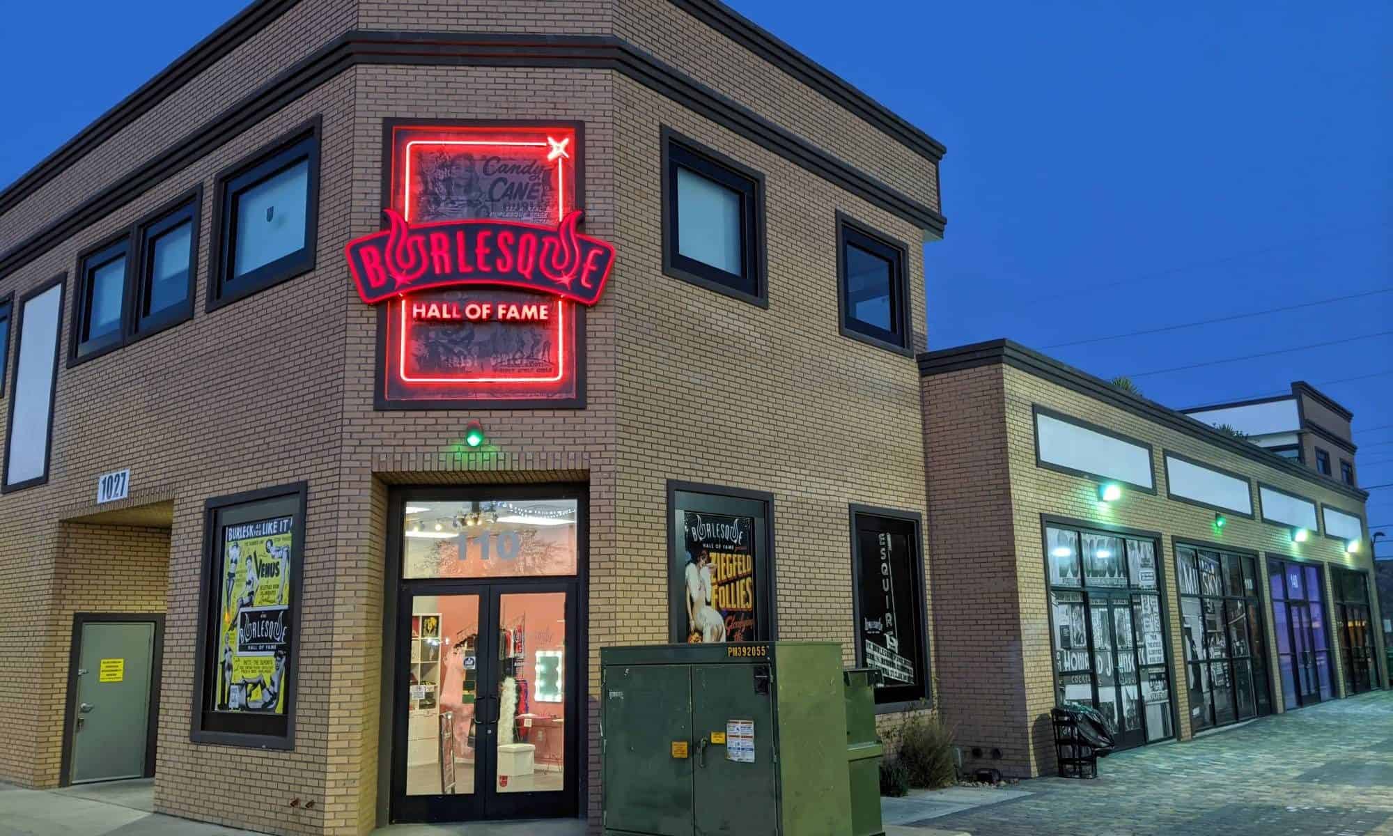 gambar dari The Burlesque Hall of Fame